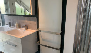 Select XLS Towel Während der Installation im Badezimmer