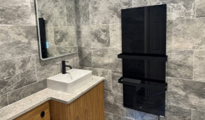 XLS Handtuchheizkörper in einem modernen Badezimmer