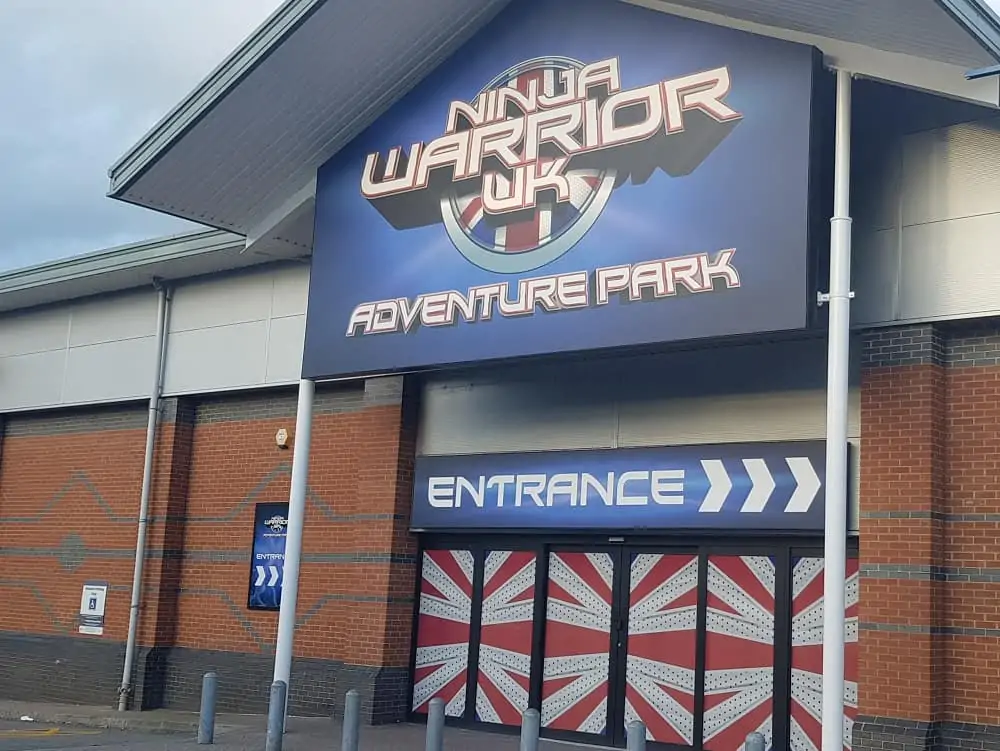 Gipfelheizung in Ninja Warrior Gloucester Sporthalle Heizung