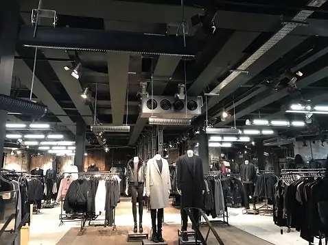 Einzelhandelsheizung von Herschel im All Saints Store