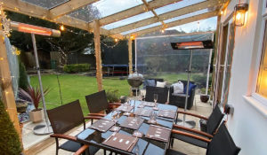 Gold California auf Ständer mit Colorado an der Wand