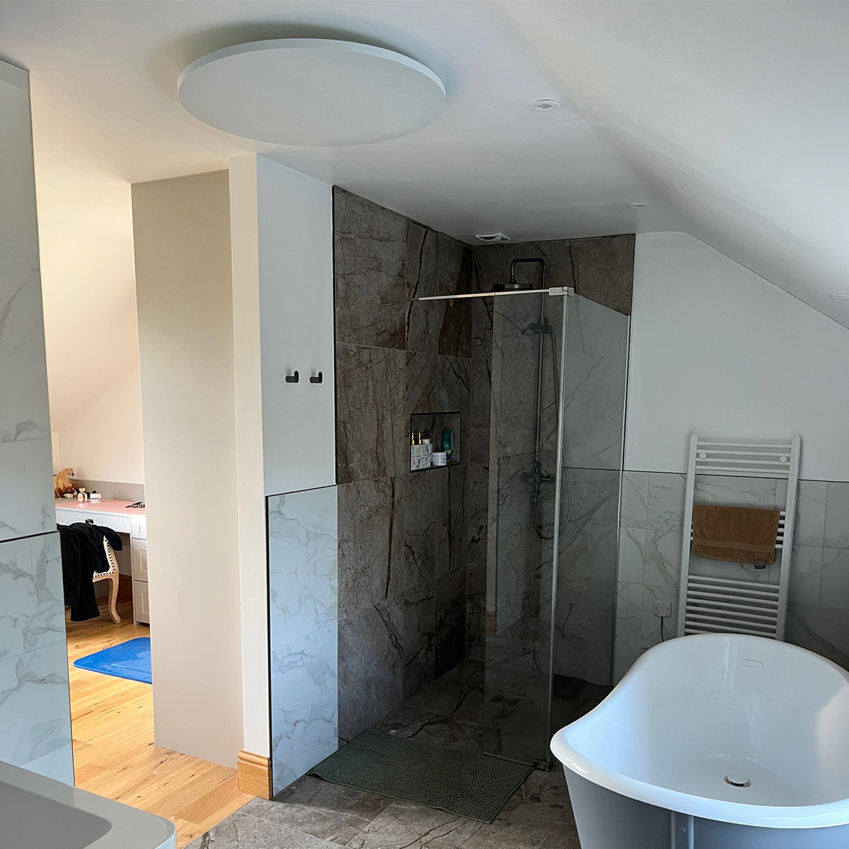 Select XLS Rund - Weiße Paneele zur Deckenmontage im Badezimmer