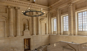 Halo beheizt ein Museumstreppenhaus