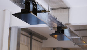 Krystal Black mit schwenkbaren Halterungen