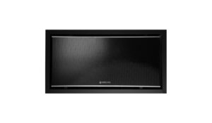 Krystal Schwarz in einer schwarzen Klammer