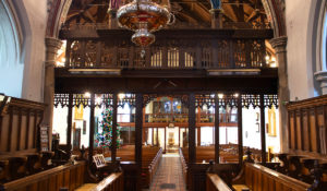 2 Halo Horizons installiert in einem Kirchenchor