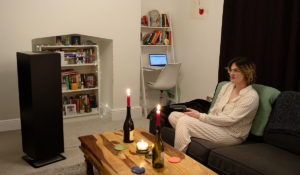 Schwarzer S3 900W Standofen im Wohnzimmer