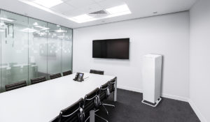 Freistehendes Select S3-Heizgerät im Büro