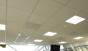 Deckenfliesenheizungen im Lagerbüro