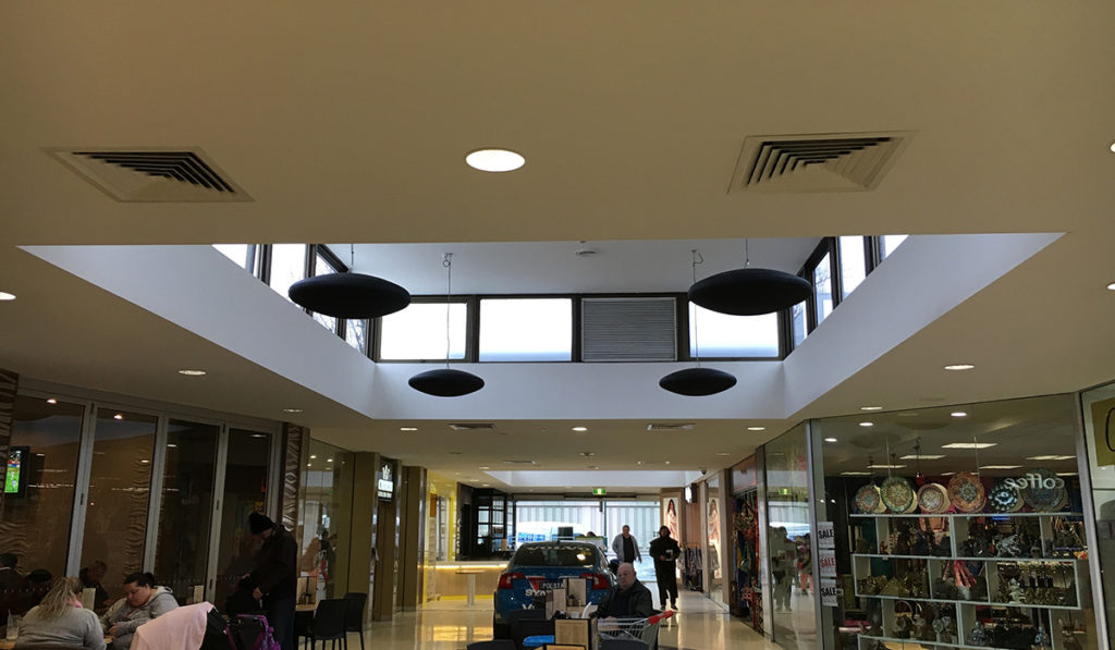 Black Pulsar im Einkaufszentrum