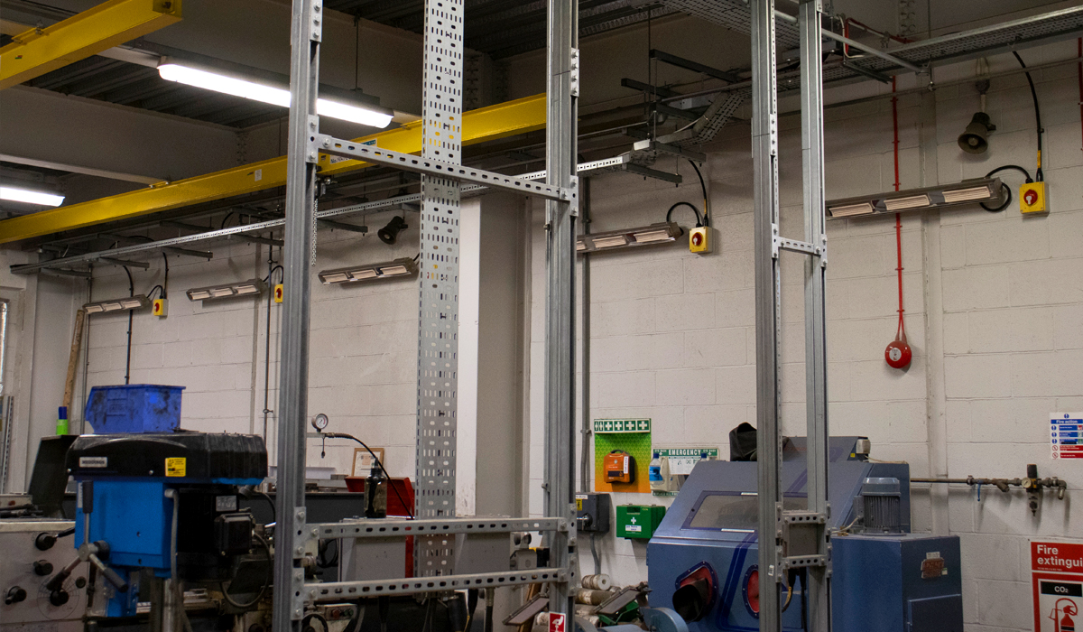 Herschel Advantage IR3-Heizgeräte im Arbeitsbereich des Straßenbahndepots von TfL in London