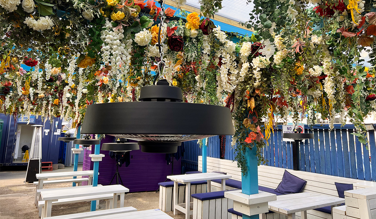 Hawaii im Restaurant mit Außenbereich