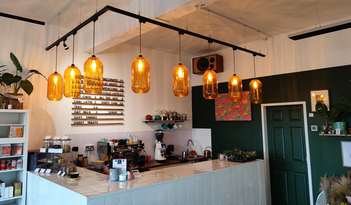 Das Café Plant Collection wird mit Infrarotheizungen von Summit beheizt