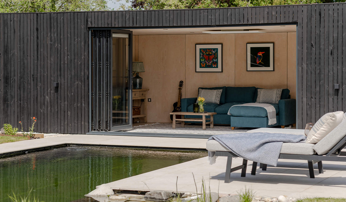 Infrarot-Heizpaneel im Poolhaus installiert