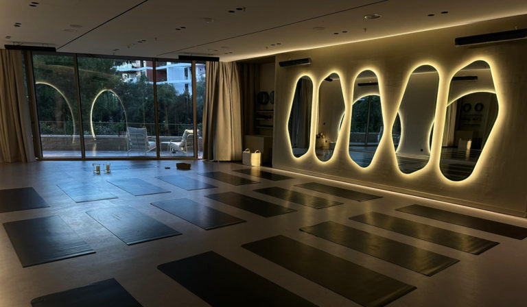 Aspect XL-Heizstrahler verwandeln ein Pariser Hot-Yoga-Studio