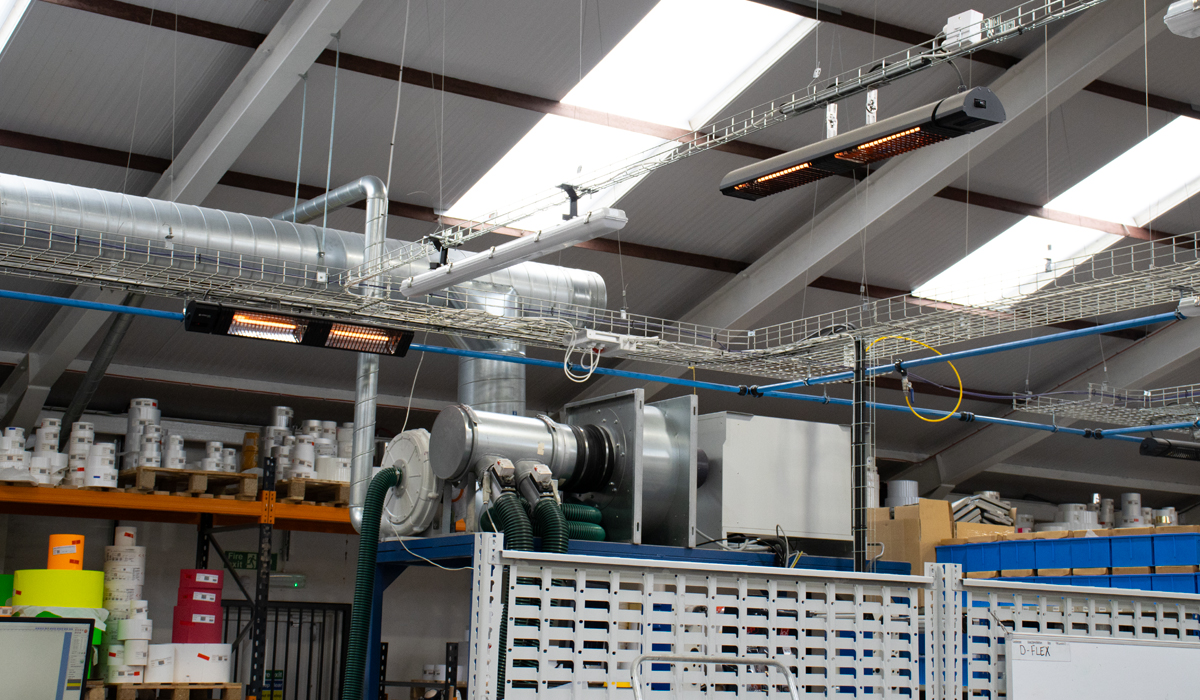 Manhattan-Infrarotheizungen wurden in einer Lagerhalle installiert