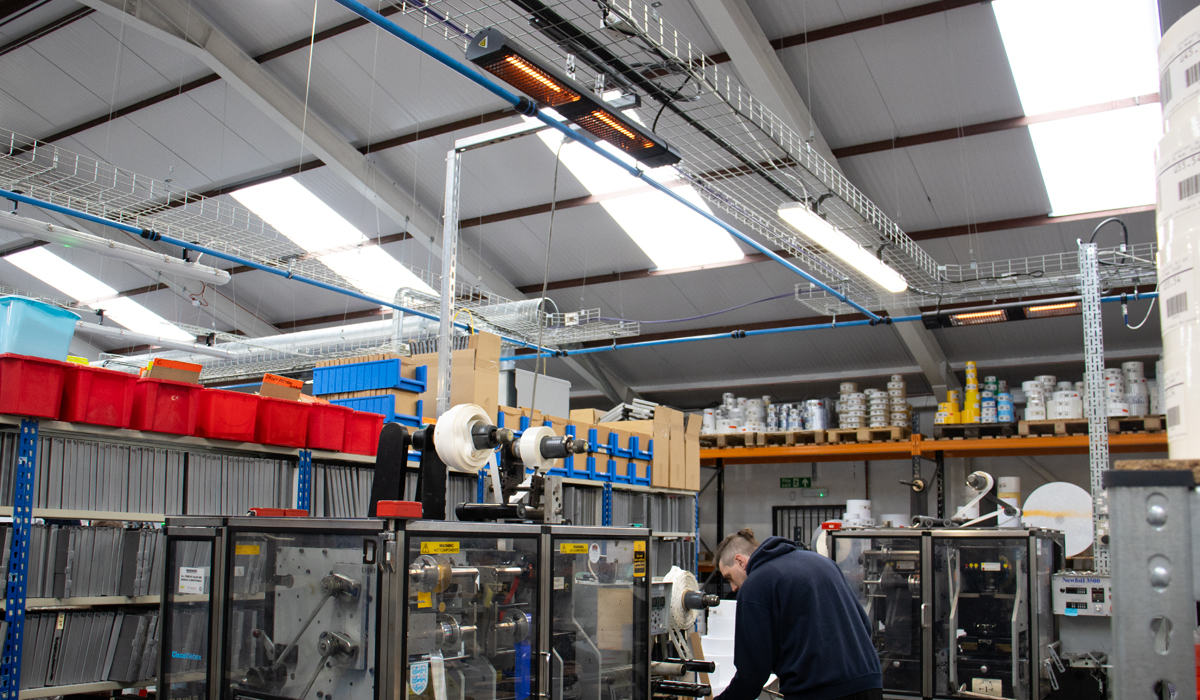 Manhattan-Infrarotheizungen wurden in einer Lagerhalle installiert
