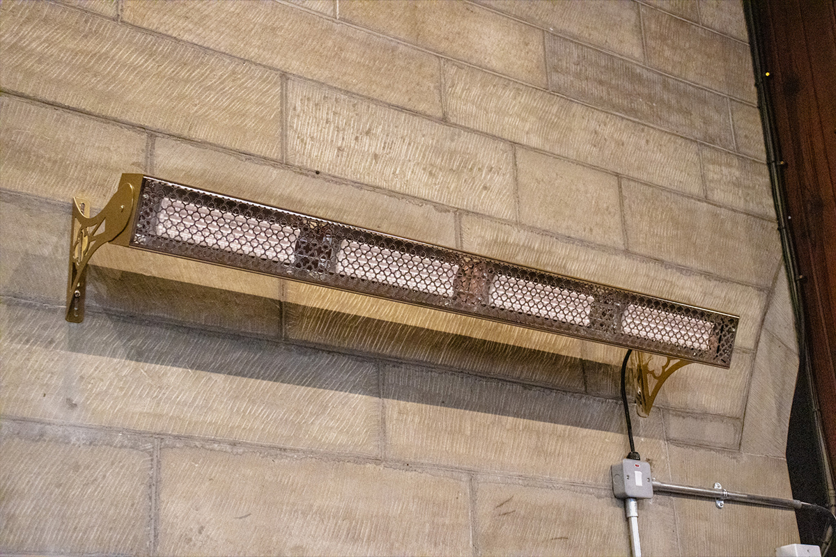 Halo-Horizont-Wandinstallation in der St.-Peter-Kirche, Galashiels