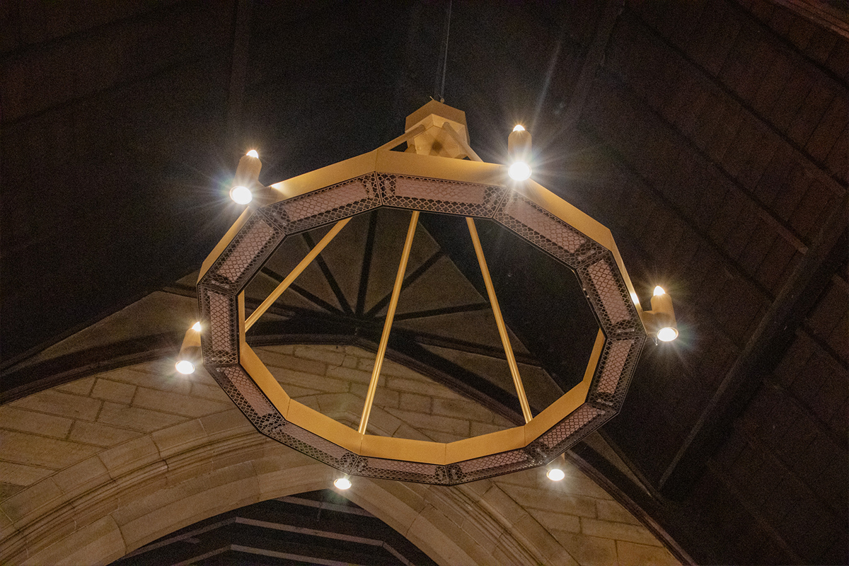 Heiligenscheine in schottischer Kirche installiert