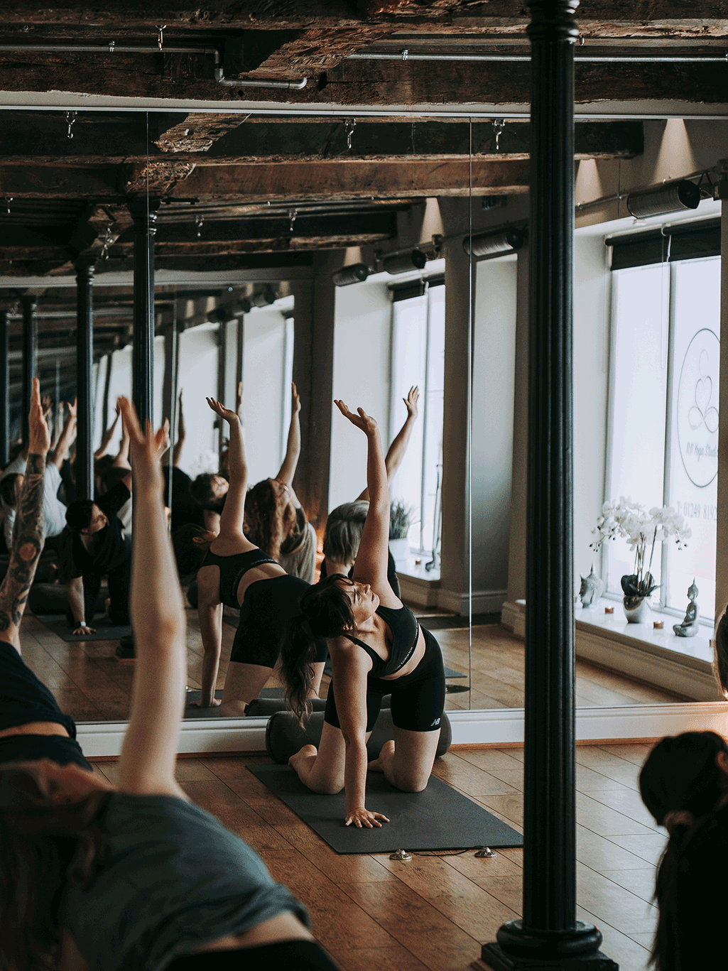 Hot-Vinyasa-Flow-Kurs, beheizt durch Aspect-XL-Heizstrahler