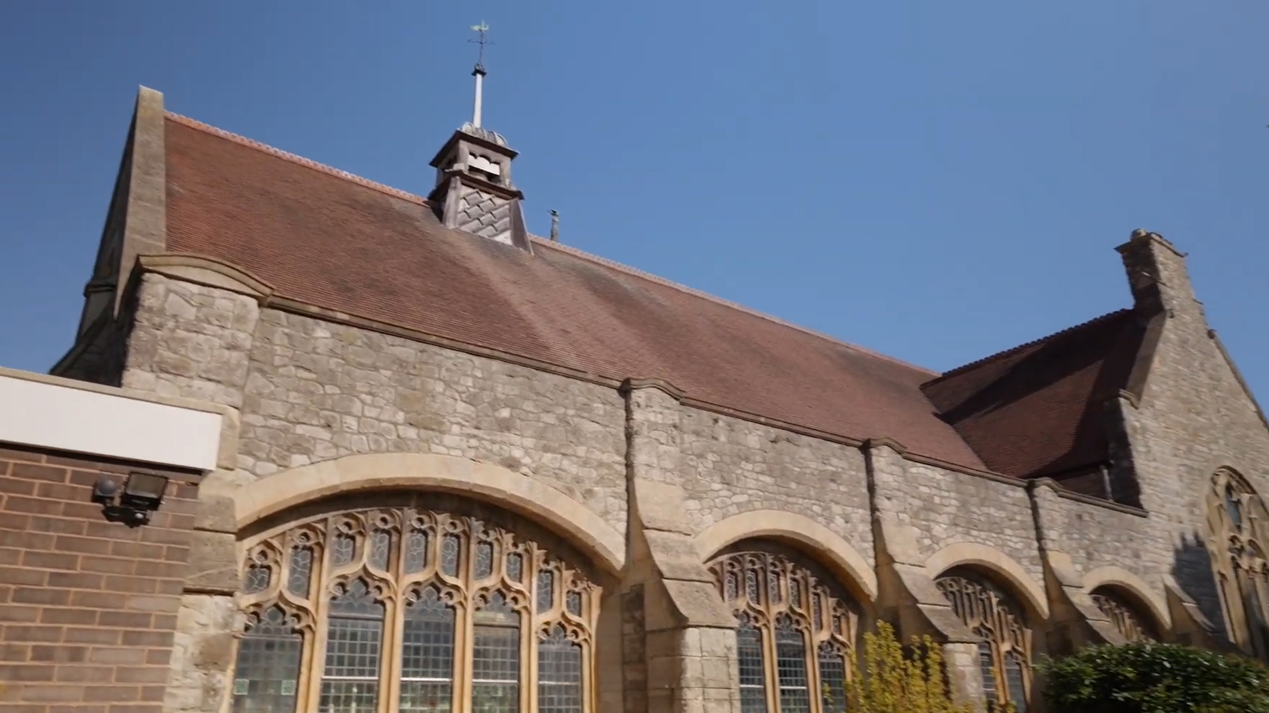 „Halo“ in der St.-Luke-Kirche installiert