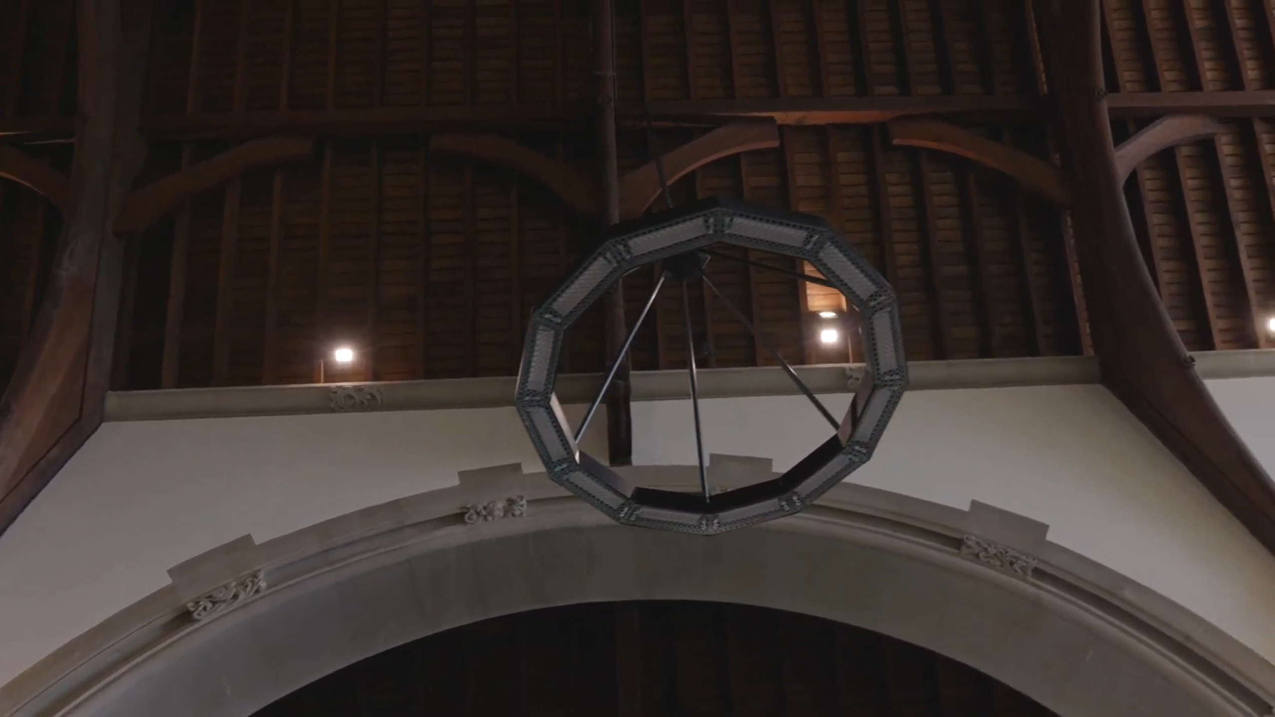 „Halo“ in der St.-Luke-Kirche installiert
