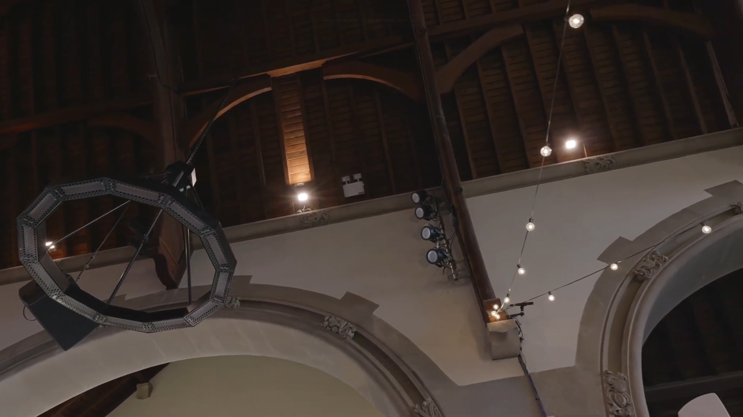 „Halo“ in der St.-Luke-Kirche installiert