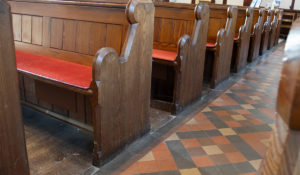Unter- Kirchenbank-Heizung mit CoolTouch