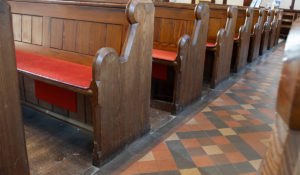 Unter- Kirchenbank-Heizung mit CoolTouch